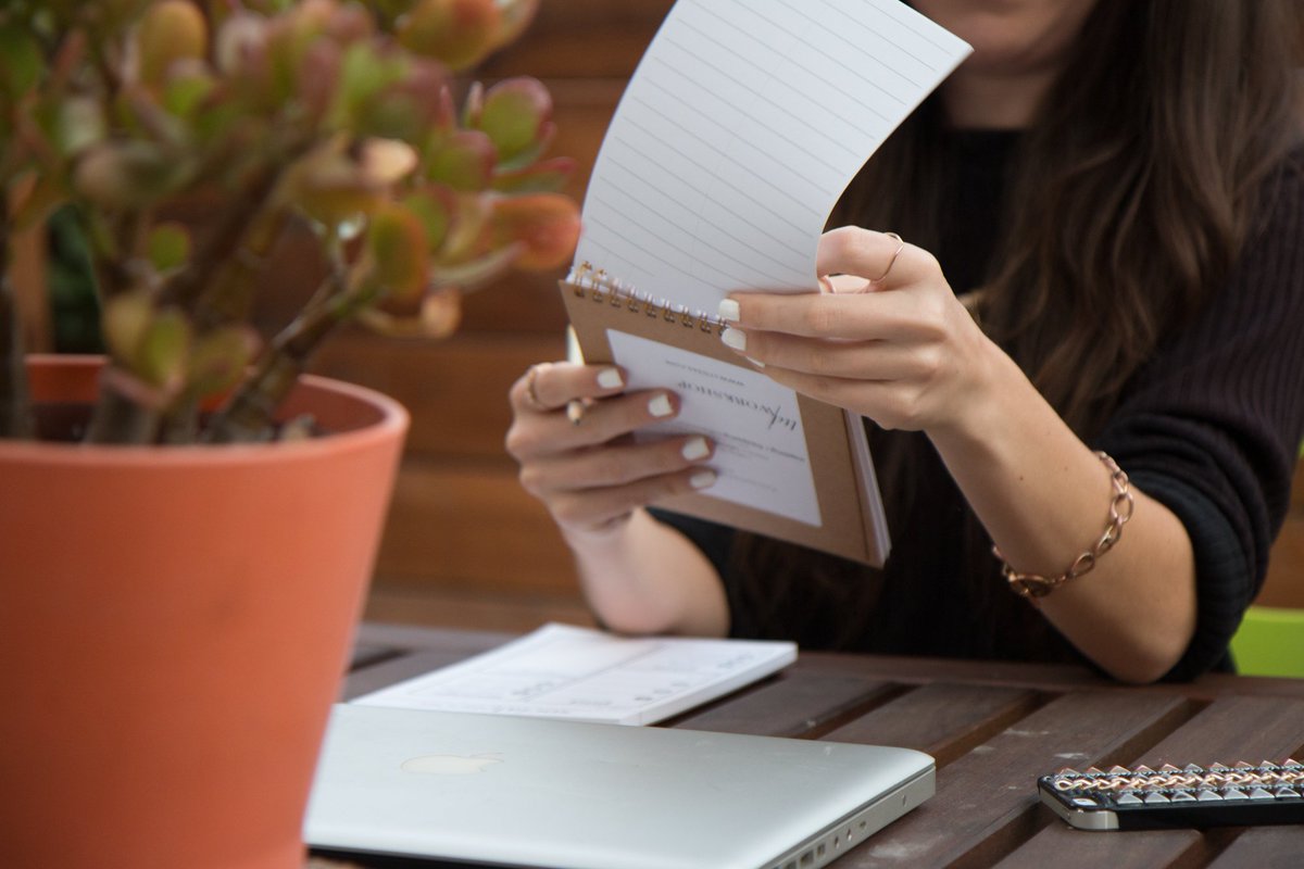 allisonevelyn_'s tweet photo. 5 Questions to Ask a Copywriter Before Hiring Them
#copywriter #copywriting #copywriterwanted https://t.co/erXA6cjr8U https://t.co/7XH1imAh2S