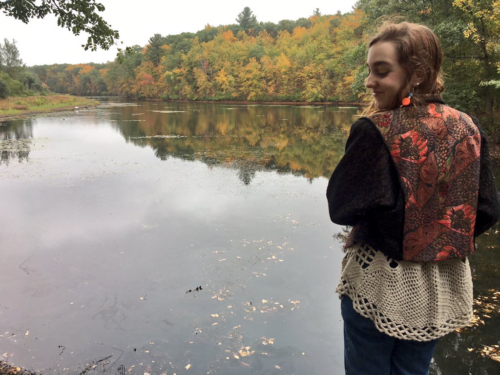 Heidi_Cuda's tweet photo. @ThomONeil1 @Wellesley @tracygreen @Tahoesquaw1 @RighteousBabe4 @vintageviolasse @CrimeBossTrump @DrDinD @tess_tess2 @MuellersKnife @Grandma_Shelia this must be just like living in paradise #wellesleyweekend🌹🍁🍂 https://t.co/FmeQ7O7mMe