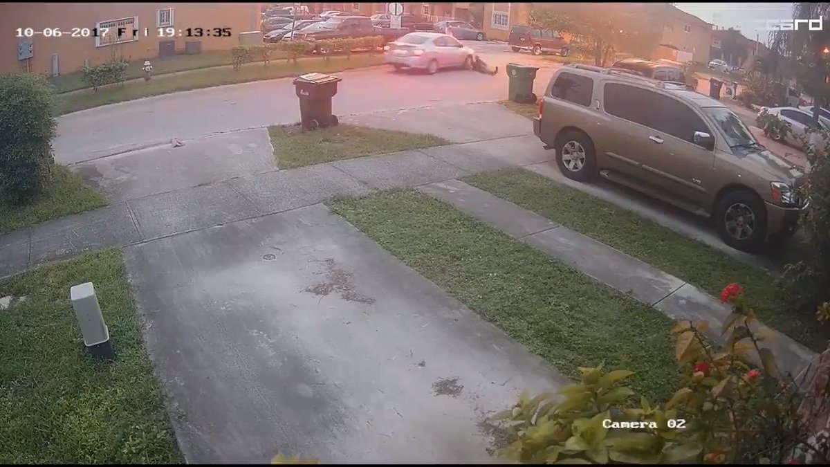 Teen struck by car while chasing thief who stole cellphone, police say bit.ly/2yz5Jpj https://t.co/RcIJFLWq8c