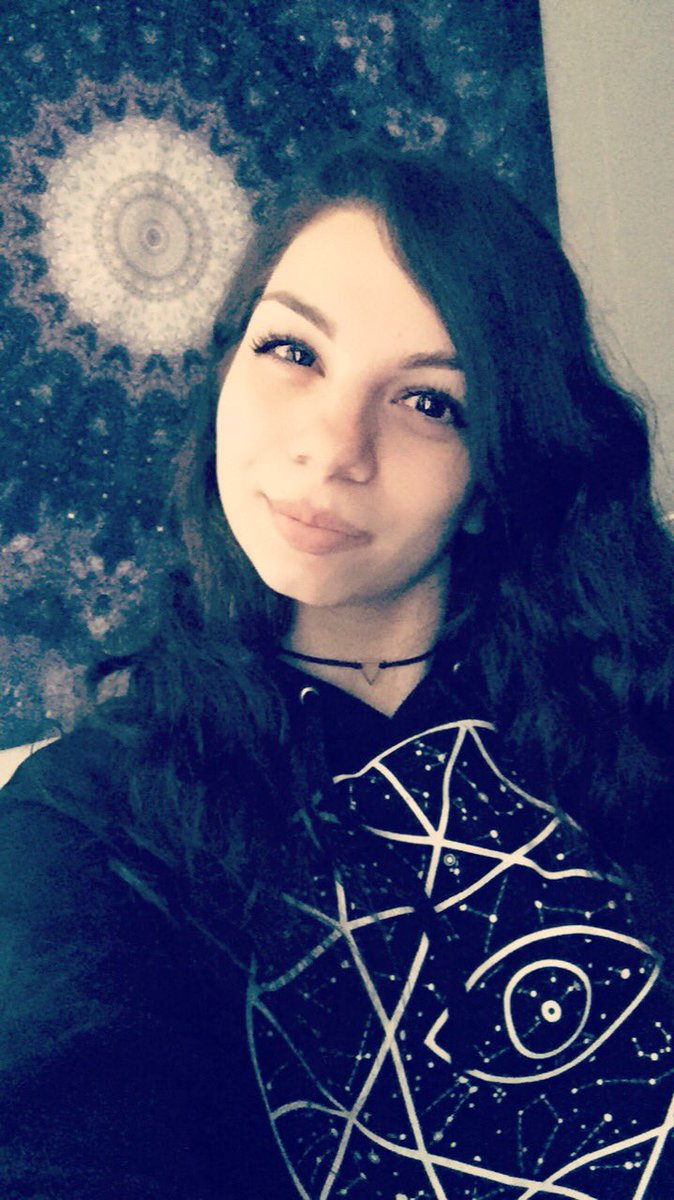 VerRONNIEca's tweet photo. I love this sweater from @eidola it's so freaking soft! ☺️ https://t.co/gWjx59Epbd