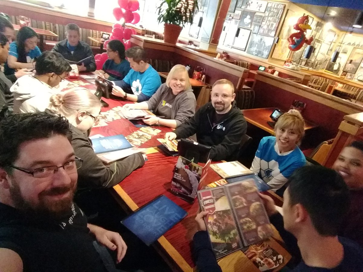 JoshuaH_MSFT's tweet photo. Team lunch after our store visit. #microsoftlife #WindowsCommunity https://t.co/zGSb6XNsPz