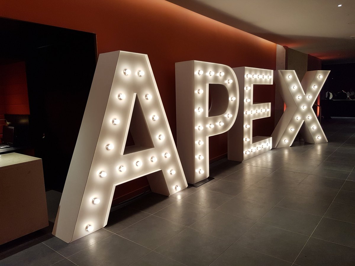 RiseShineNews's tweet photo. New #ApexCityofBath @ApexHotels celebrates its arrival in spectacular style with a glittering launch event this evening #Hellobath https://t.co/UgjR7OQU5m