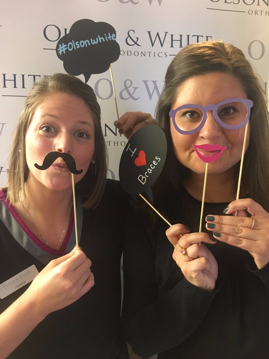 docwhiteortho's tweet photo. We have a selfie station now!!! :) #olsonwhite #selfiestation #postforpoints #jess #genevieve @olsonwhite https://t.co/zG60aaCtjA
