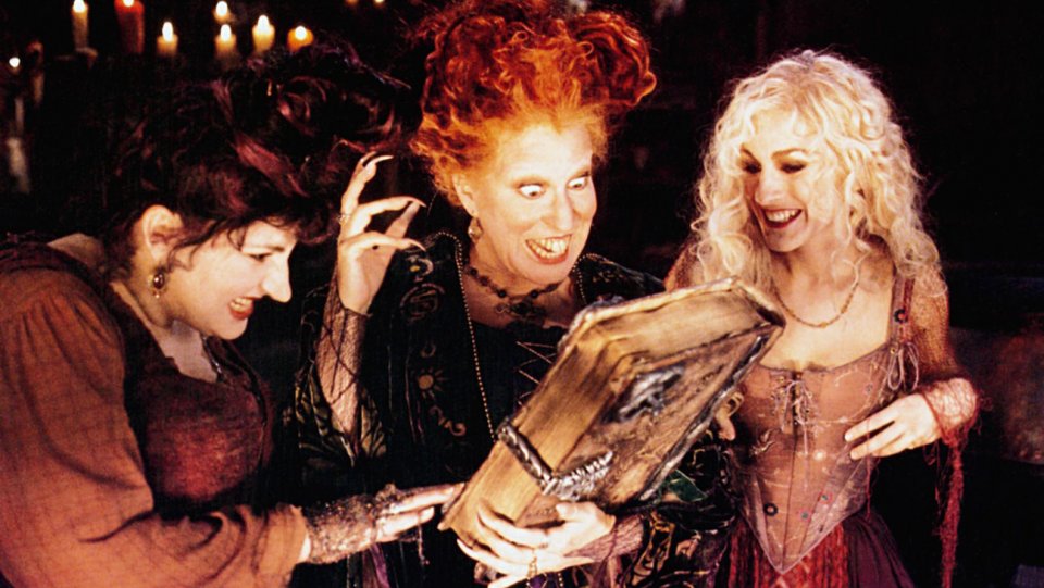 ssuclippercard's tweet photo. Chilly October evenings are great for marathons of Halloween movies. Cozy up with Mei Lee delivery while you watch HocusPocus 🔮 #ClipperCash https://t.co/uu0tJHkWF3