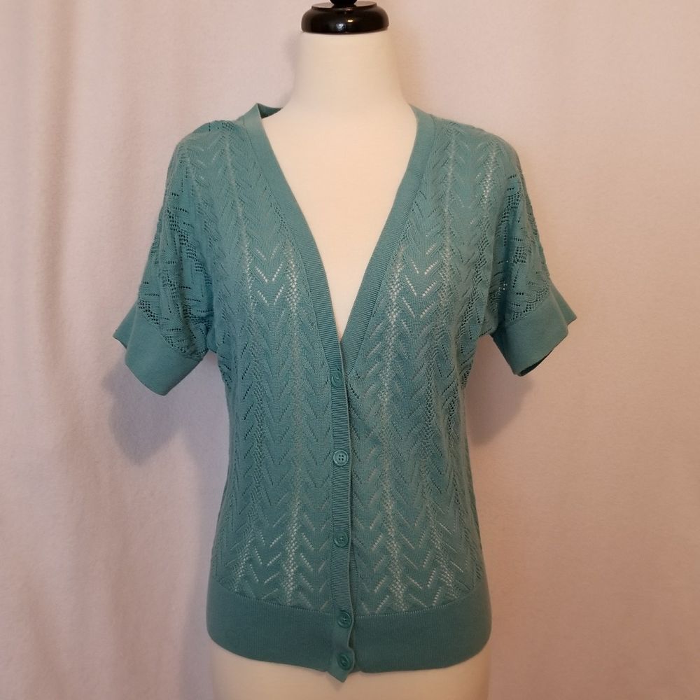 previoustreasur's tweet photo. Ann Taylor short sleeve cardigan! https://t.co/GY7FcklOMU #anntaylor #fashionista #tprtw https://t.co/QyJpggDO9L