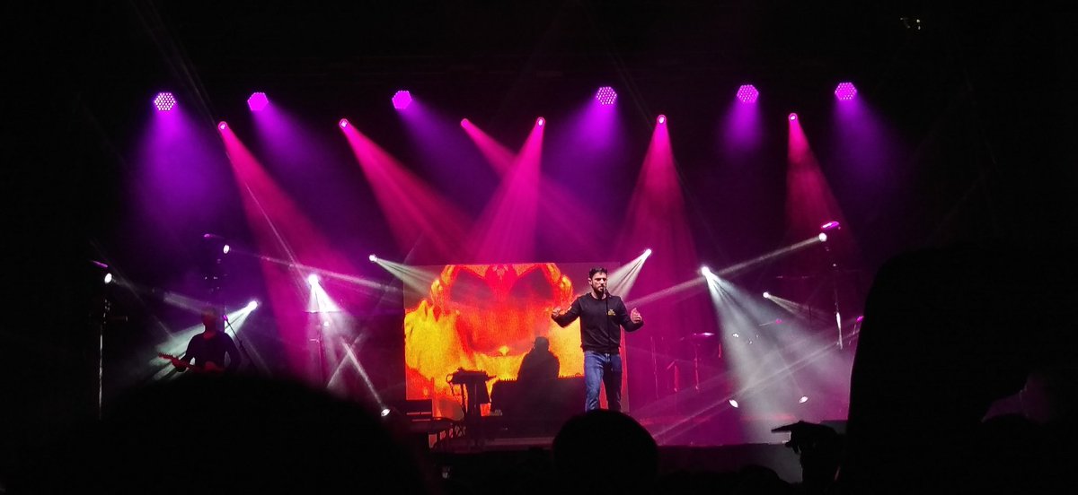 guesshu9's tweet photo. @jonbellion last night  #humanconditiontour https://t.co/XgT1cz1Qw0
