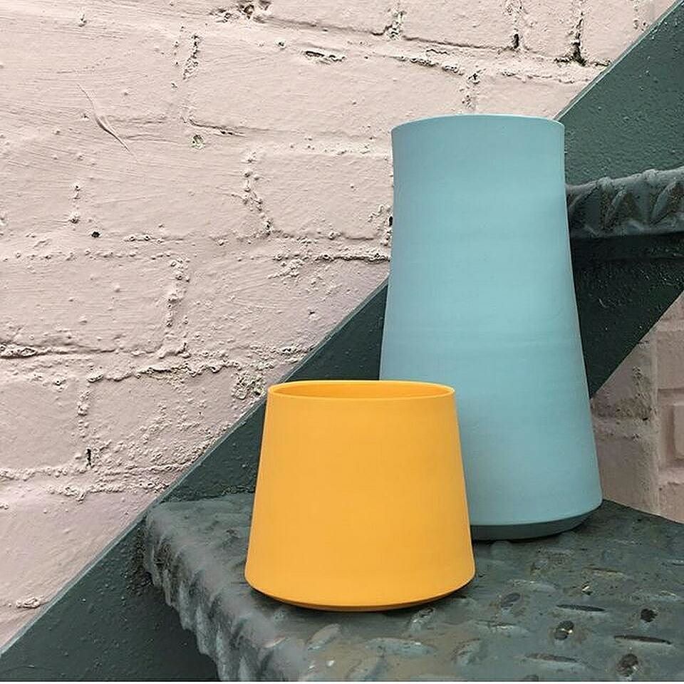 BeatrixMaker's tweet photo. @Regrann from @byronandgomez -  #makersforpuertorico
 LIVE AUCTION / NOW!  Stunning pieces by potter @arjanvandal_ceramics and embroider @j… https://t.co/GPtBCSO9Hu