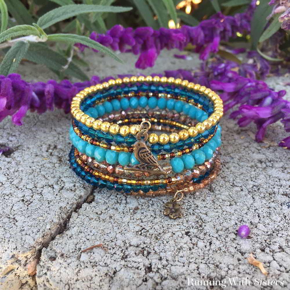 This memory wire #bracelet design by <a href="/ONeilSisters/">O'Neil Sisters</a> would make the perfect #gift for your best friend! buff.ly/2fGZJAl