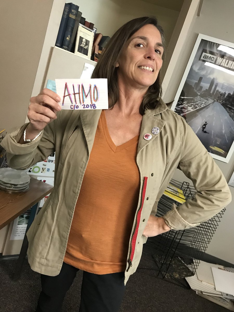 jocelynsanti10's tweet photo. #ahmoeverydayheros #wyliehshasamazingteachers ❤️ #seniorsc/o2018 @ahmoprincipal https://t.co/l70nDh2UT6