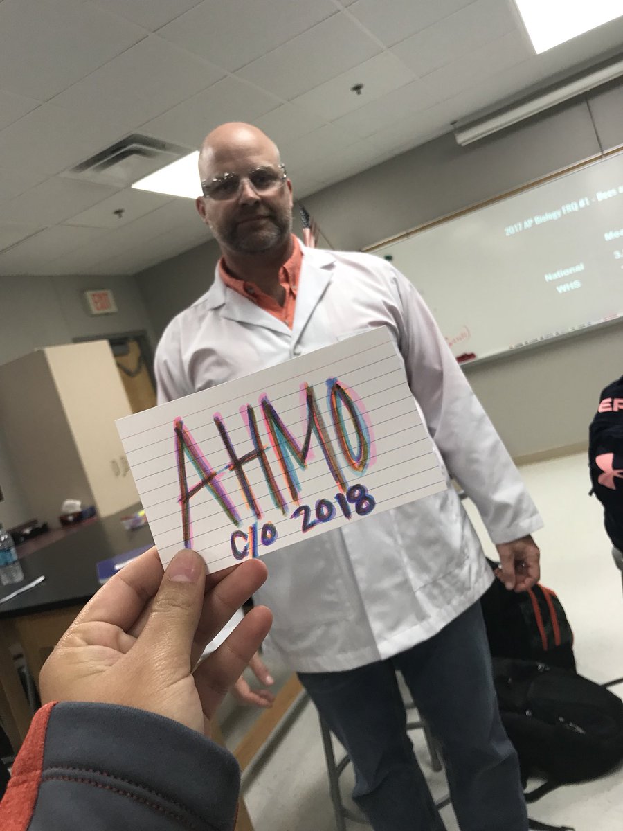 jocelynsanti10's tweet photo. #ahmoeverydayheros #wyliehshasamazingteachers ❤️ #seniorsc/o2018 @ahmoprincipal https://t.co/l70nDh2UT6