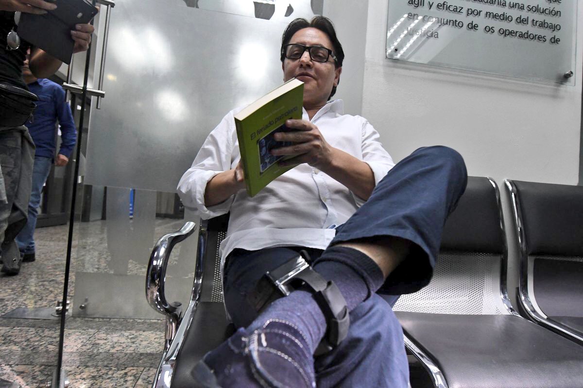 #ÚltimaHora Fernando Villavicencio llevará en adelante una tobillera electrónica.