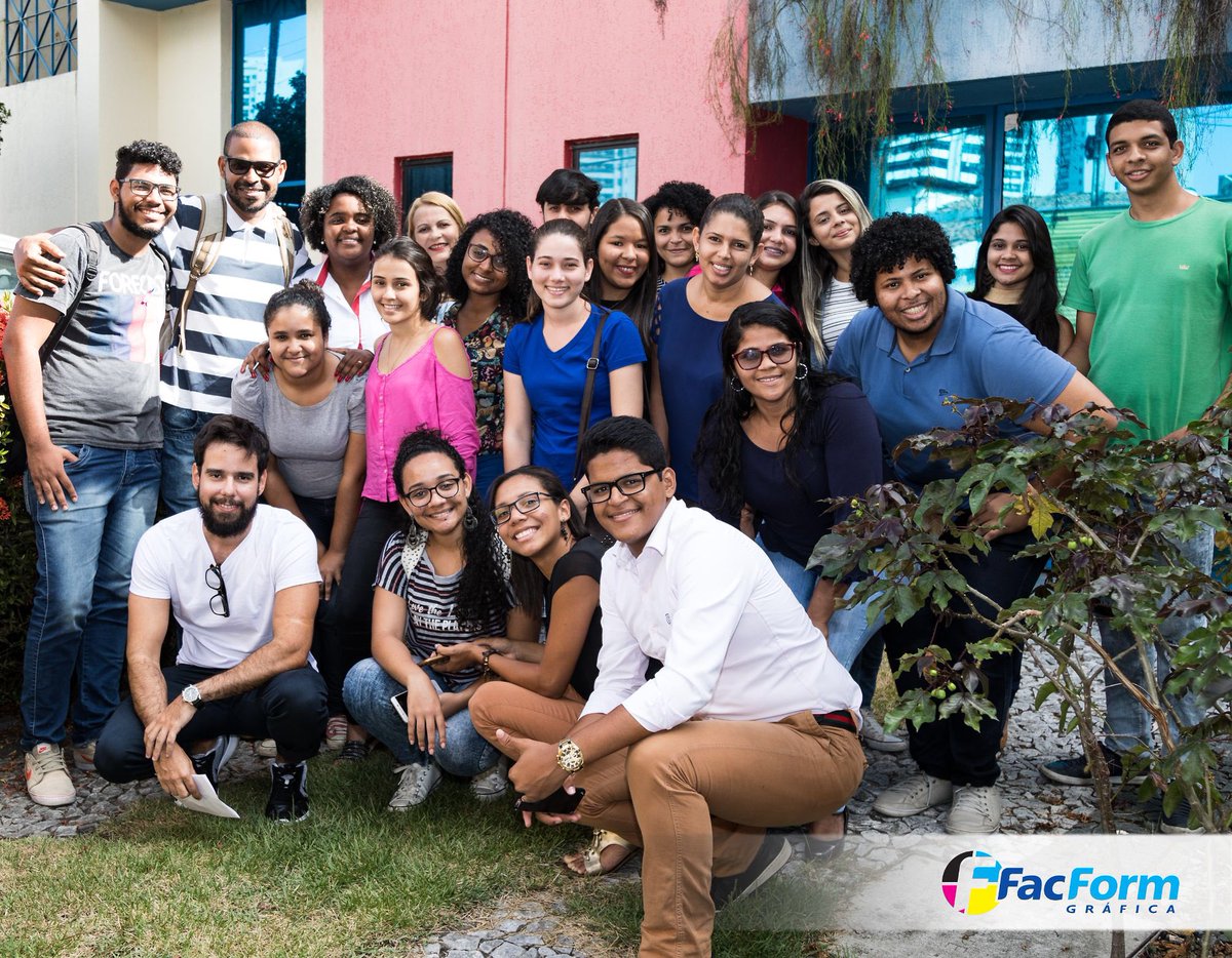 Facform's tweet photo. Alunos de jornalismo da faculdade Joaquim Nabuco. #visitatecnica #faculdade #joaquimnabuco #grafica #facform https://t.co/odbDnrLqxw