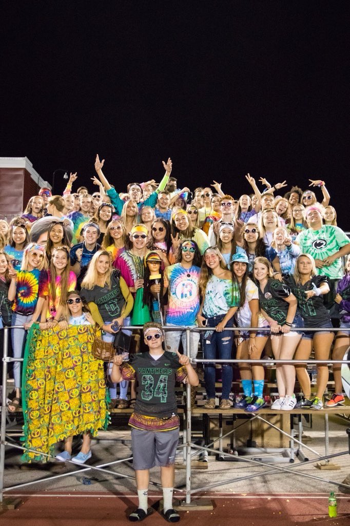 Section_Goals_'s tweet image. Greendale High School. s/o to their girl Tracy! 🙎🏻.                                                Greendale, Wisconsin