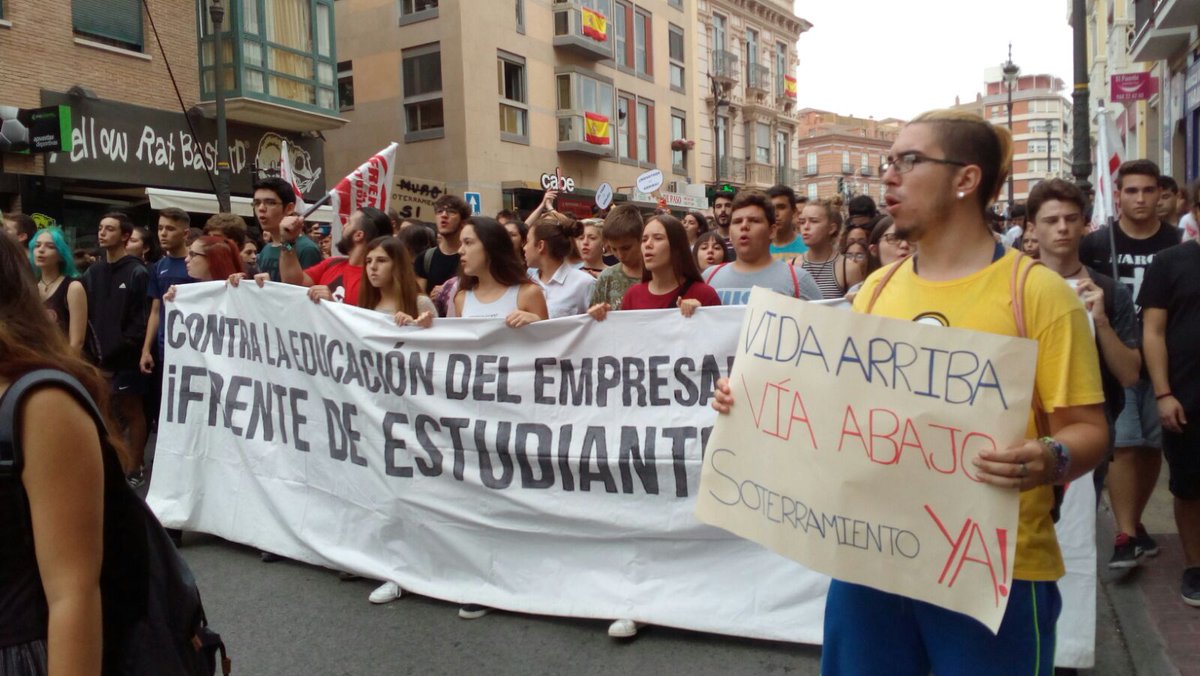 FDEmurcia's tweet photo. ¡Que no, que no, que no queremos muro!
Nuestro mensaje es claro, quién no nos escuche es porque hace oídos sordos...
#SoterramientoYa https://t.co/YTtXMofBOo