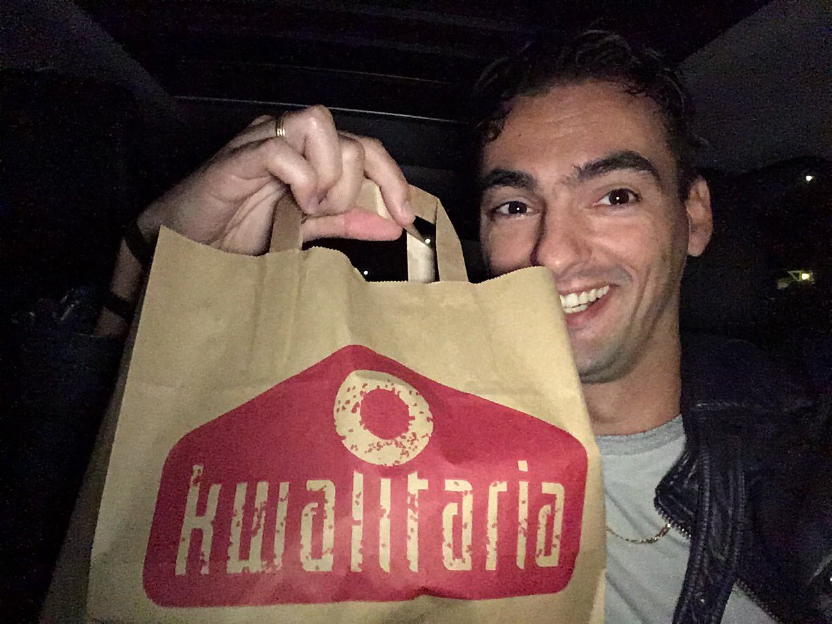 Vandaag 11 jaar getrouwd en vrouwtje verrast met een #KwalitariaLipton momentje van <a href="/KWdeBolder/">Kwalitaria de Bolder</a> ! Avond kan niet meer stuk!