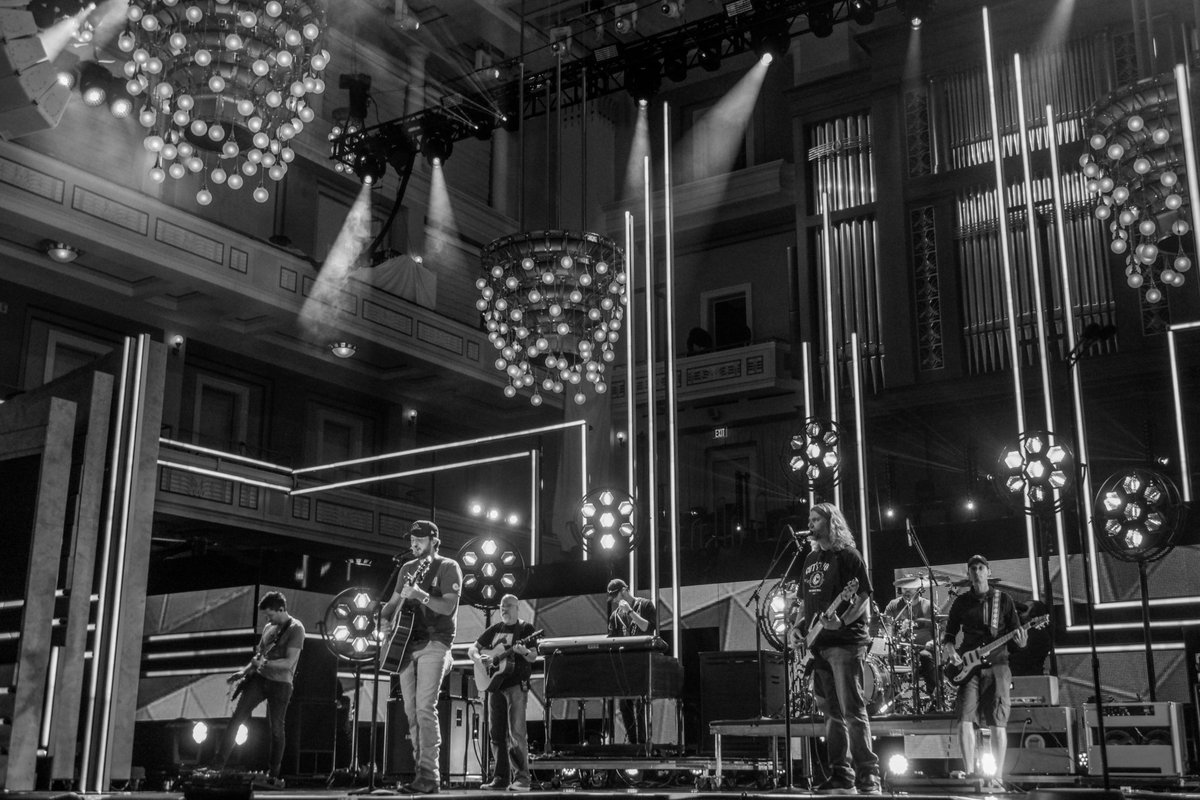 Rehearsals for tonight. Be sure to tune in to CMT Artists of the Year at 8/7c. @CMT  #CMTAOTY https://t.co/hOXAs2WSlR