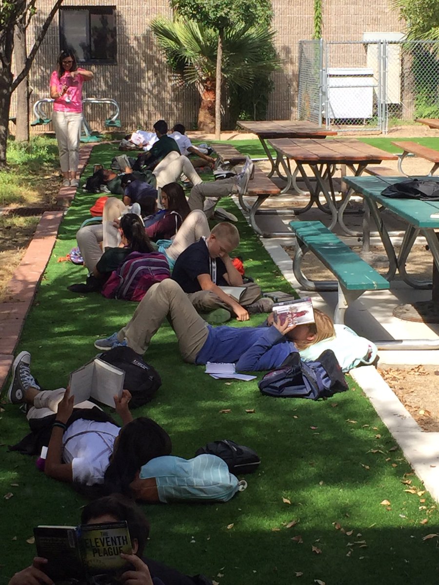 SISD_Herrera's tweet photo. #LibraryInTheSun fosters LOVE ❤️ of reading📚 #TeamSISD #StallionsLeadtheWay https://t.co/sGJbDnF9Ds