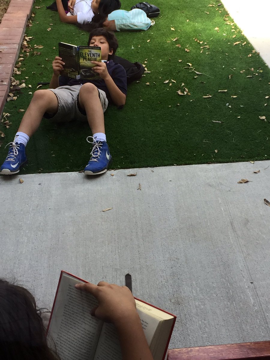 SISD_Herrera's tweet photo. #LibraryInTheSun fosters LOVE ❤️ of reading📚 #TeamSISD #StallionsLeadtheWay https://t.co/sGJbDnF9Ds