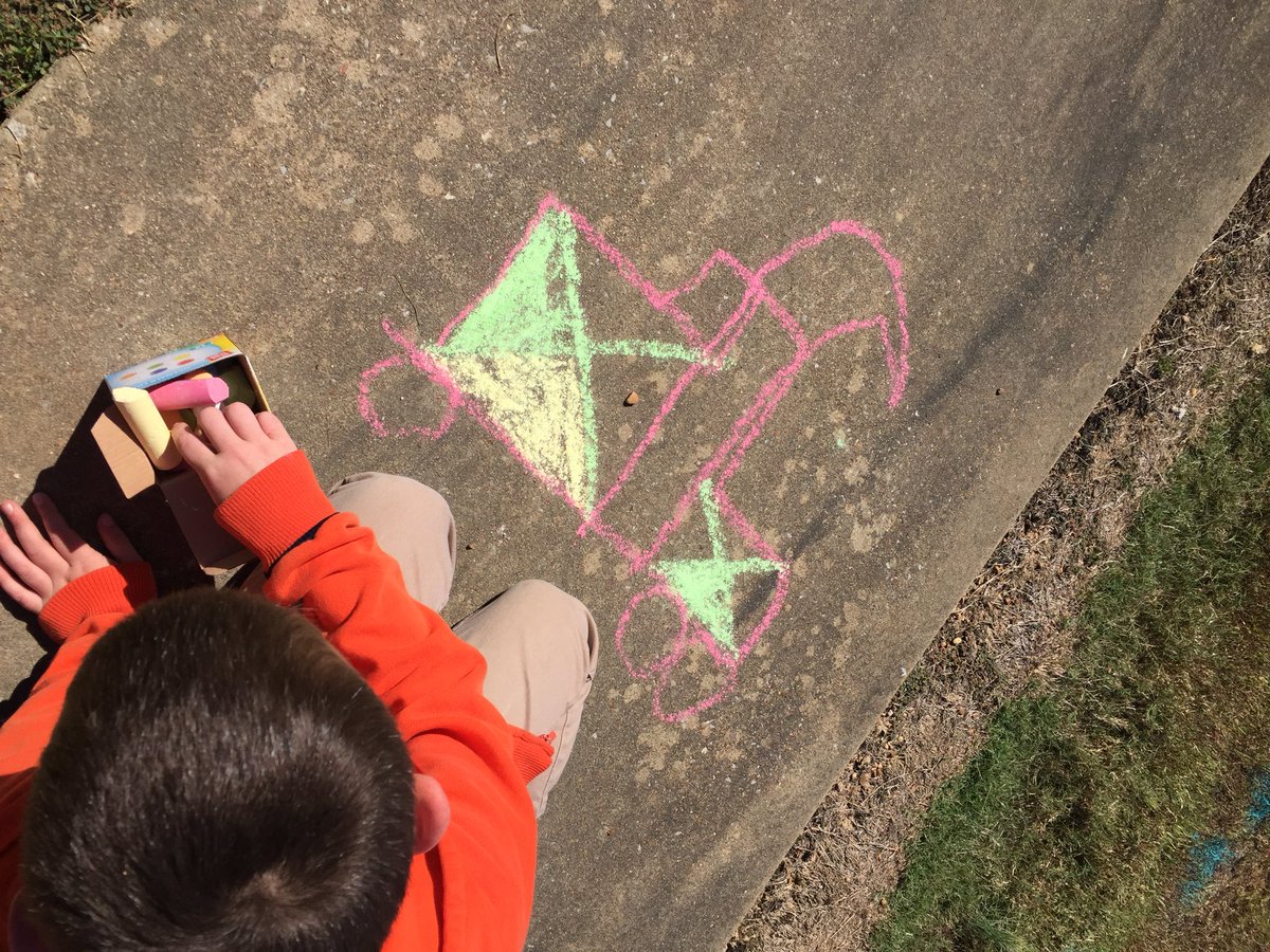 Taylor3rdGrade's tweet image. Chalk painting for meeting their September goal. They had so much fun! @reid_school