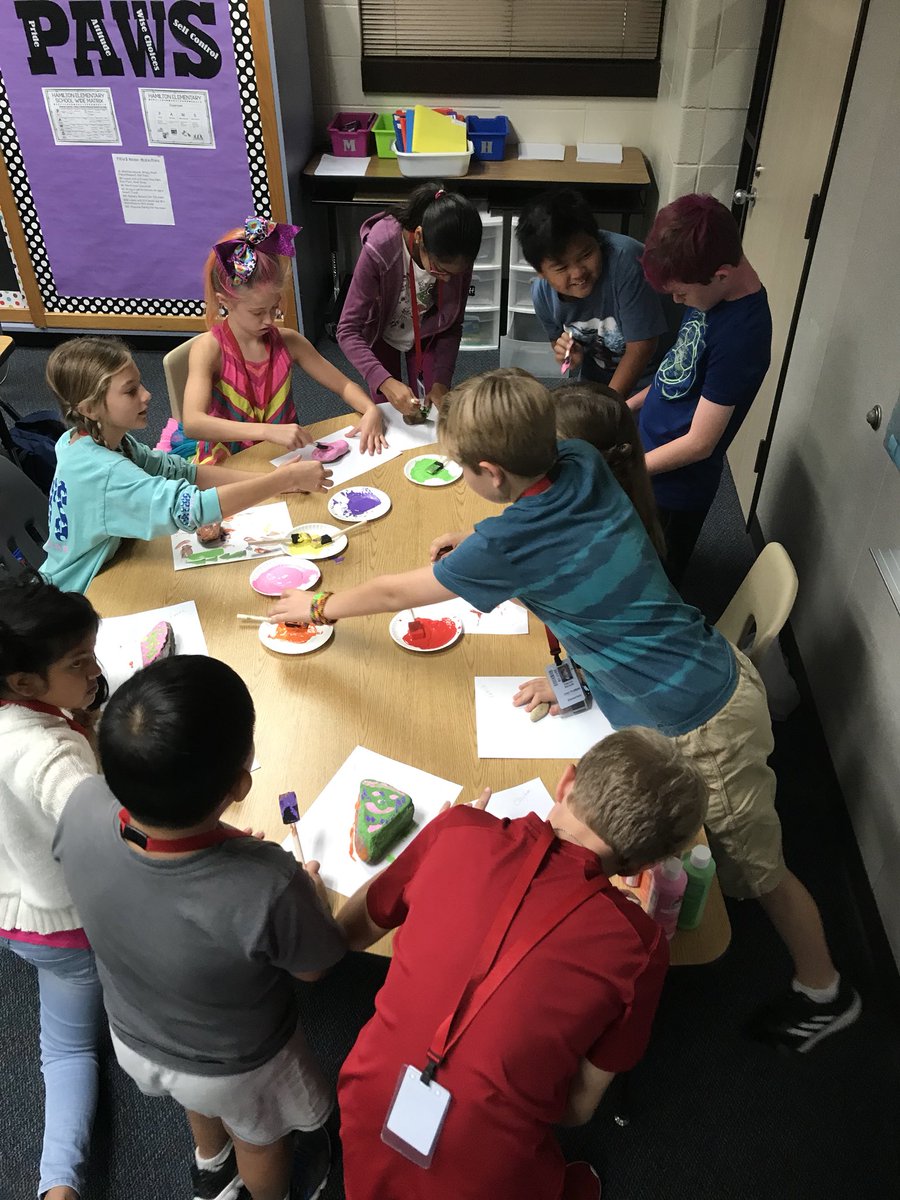 KeishaMckeithen's tweet photo. Working on the October Kind Minds Challenge! Painting Rocks to add kind messages. #KMChallengeOct https://t.co/WHFO3d7P3I