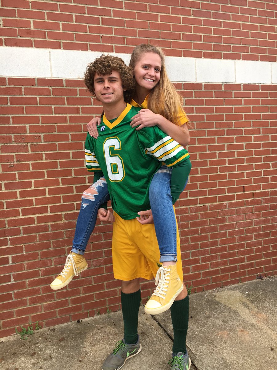 _tysonriley's tweet photo. Never really got to post all these sooo.. !!!! My heart💖💖💖💖 #Hoco https://t.co/QmkuSMxZtt