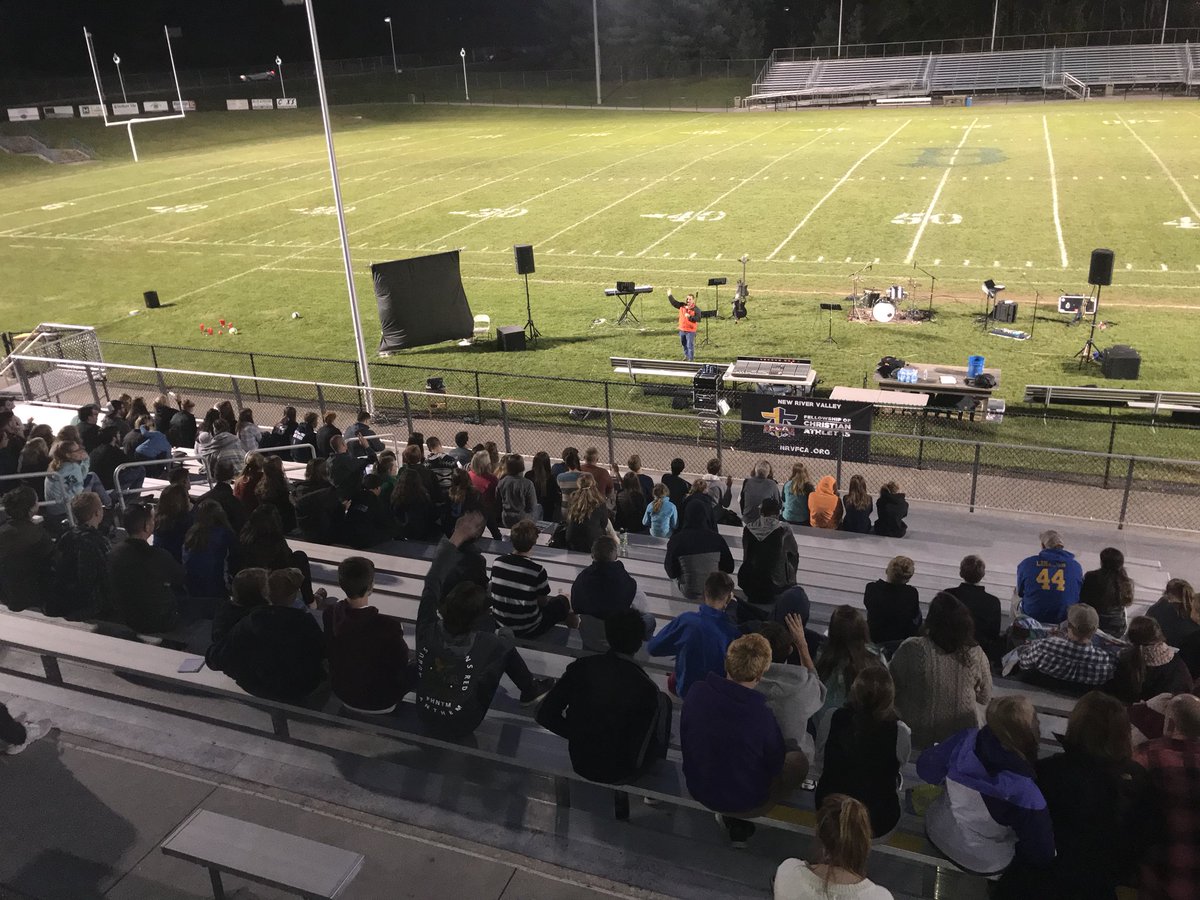 FCABlacksburg's tweet photo. Can’t even explain the amazingness of tonight. Thank you @BburgHSBruins for allowing us to use the field, we were blessed! #FoF2017 ✝️🙏🏼🙌🏼 https://t.co/Wvm0m2pDif