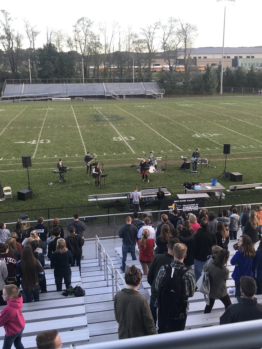 FCABlacksburg's tweet photo. Can’t even explain the amazingness of tonight. Thank you @BburgHSBruins for allowing us to use the field, we were blessed! #FoF2017 ✝️🙏🏼🙌🏼 https://t.co/Wvm0m2pDif