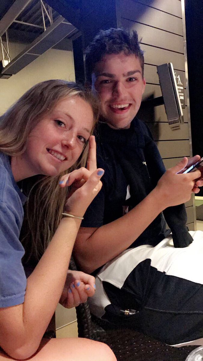 Alexa_lembach13's tweet photo. Happy birthday @joeymiller206 have a great day even tho u hate me ❤️ #phht https://t.co/I1d4DzIbGs