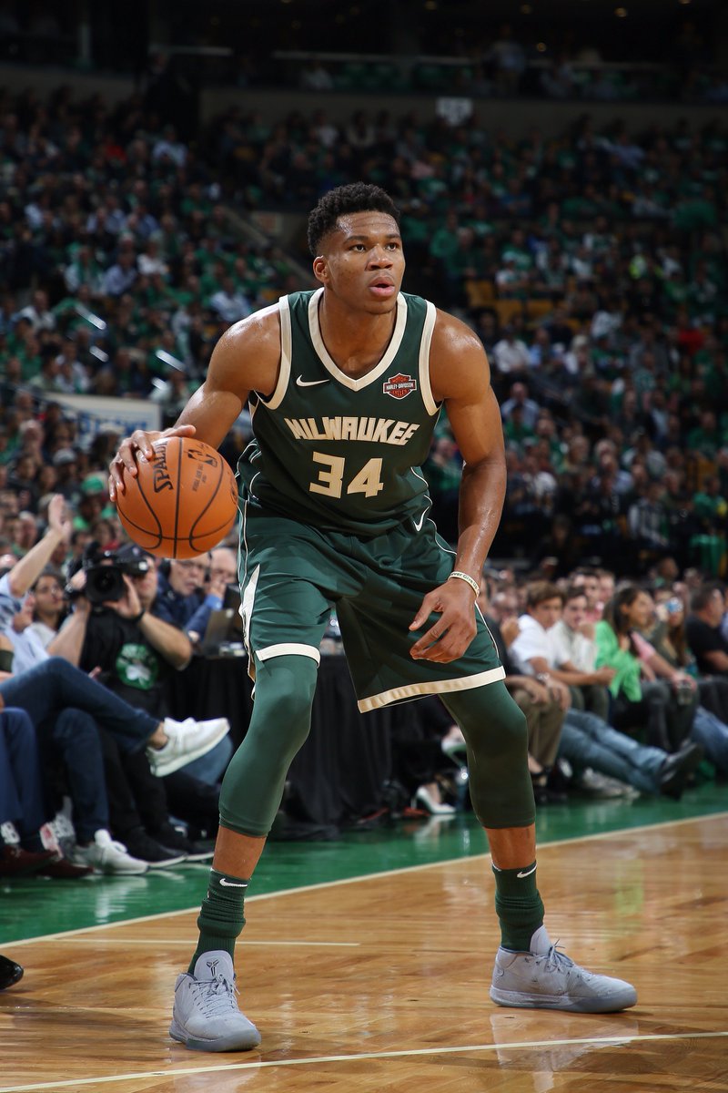 NBA's tweet photo. Giannis' 1st game of the season:
37 PTS - 13 REBS - 3 STLS
MIL defeats BOS 108-100 https://t.co/2IeM1pJLSR