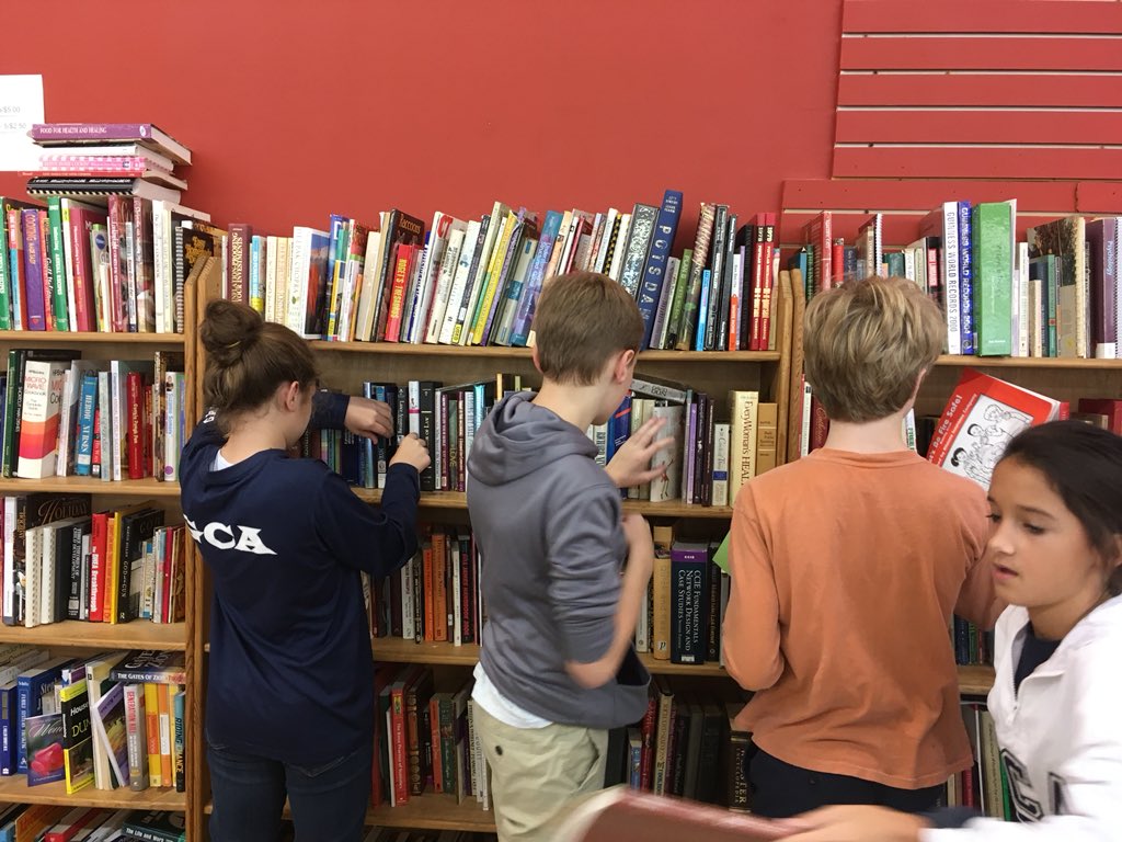 gcaramsms's tweet photo. 7th graders cleaning & re-stocking the shelves at KARM #gcaramsms #gcaserves #gcamsserveday https://t.co/qxB3lyIDdY