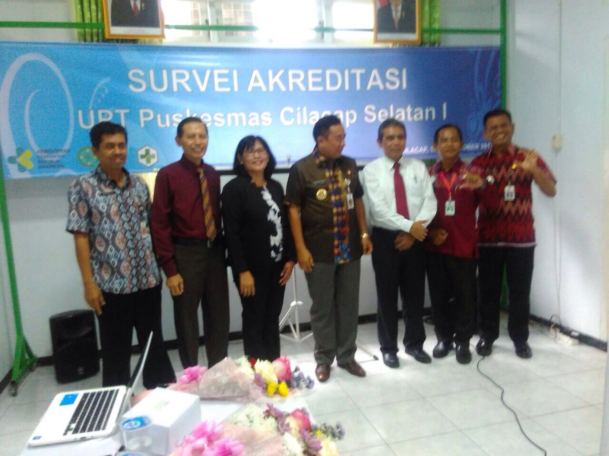 dkkcilacap's tweet photo. survei akreditasi UPT Puskesmas Cilacap Selatan I didampingi oleh pak Bupati @TattoSPamuji semoga mendapat nilai yg terbaik https://t.co/33DQg5bK3H