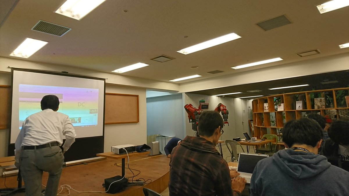 RyodoTanaka's tweet photo. ビデオチャット中
Daveさん待ち #WMD2017 https://t.co/yP8qjcUBTP