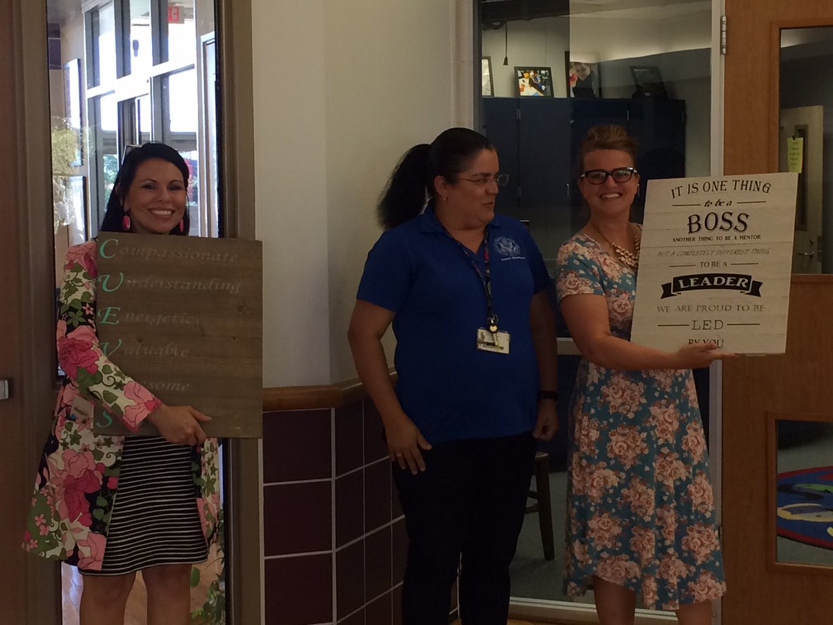 MooreTeaching3's tweet photo. Celebrating our wonderful leaders! #BossDay2017 https://t.co/j4tuVrNlQH