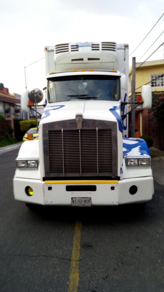 VanessaBauche's tweet photo. Feliz y agradecida! Sale 1ero de 3 Camiones de @teambackp de 20 tons #BrigadaOaxaca Hasta niño voluntario hubo! GRACIAS @amoritaRasgado https://t.co/VemFxMDVkA