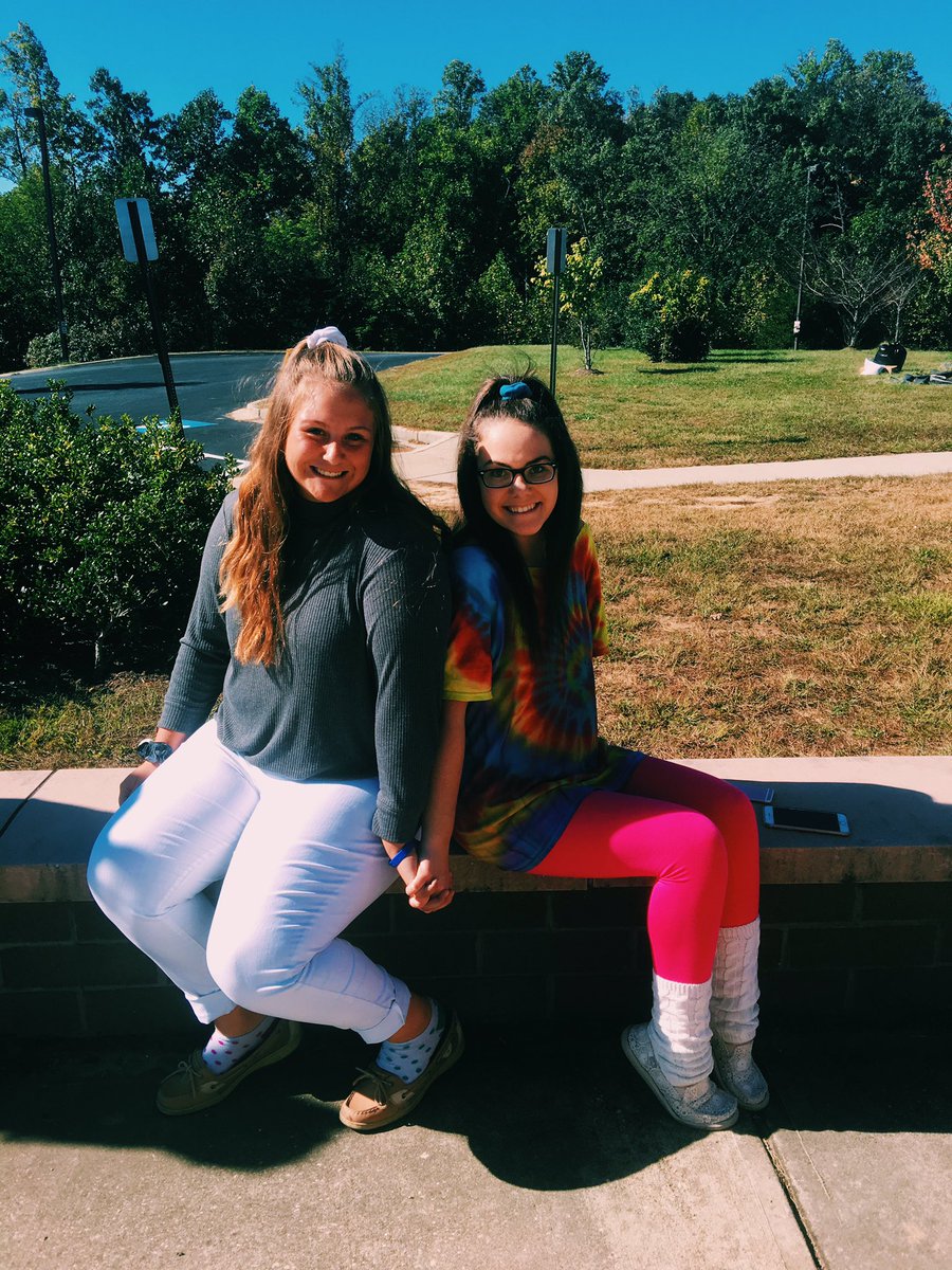 torifletcher8's tweet photo. 🌈✌🏼🏡 #fullhouse https://t.co/a27xNf5VPm