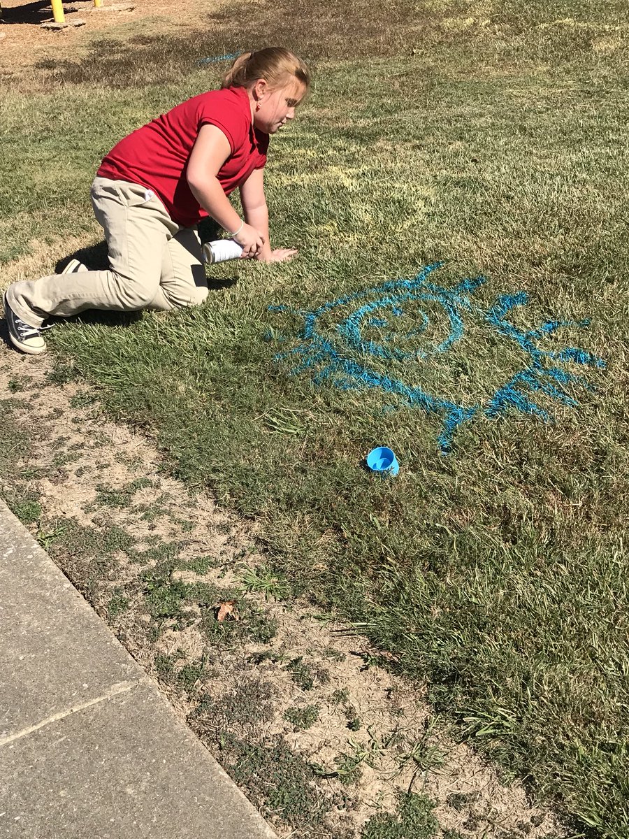 Taylor3rdGrade's tweet image. Rewarded for meeting their AR goal in the classroom for September! Keep reading to meet goals for October. 📚