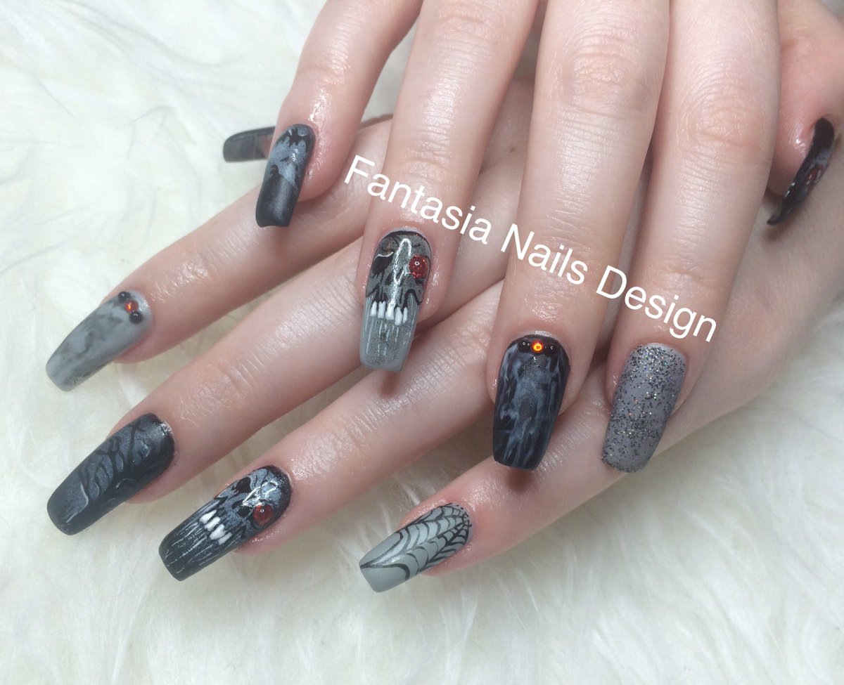 FantasiaNsD's tweet photo. Halloween ready #nailtech #gelnails #halloweennails #polypolish #manicure #sculs #mattefinish #liquidstones #torontonails #nailswag https://t.co/DQRY8TBHOZ