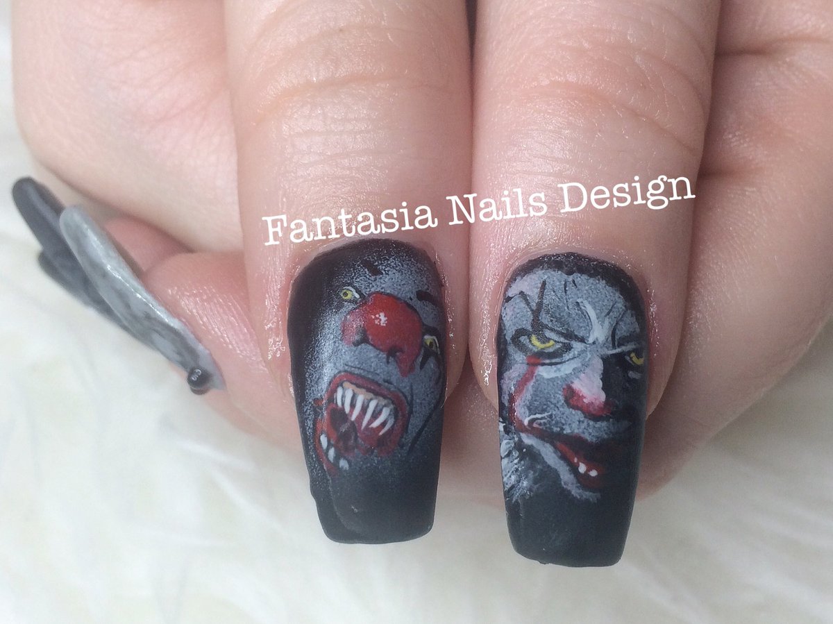 FantasiaNsD's tweet photo. Halloween ready #nailtech #gelnails #halloweennails #polypolish #manicure #sculs #mattefinish #liquidstones #torontonails #nailswag https://t.co/DQRY8TBHOZ