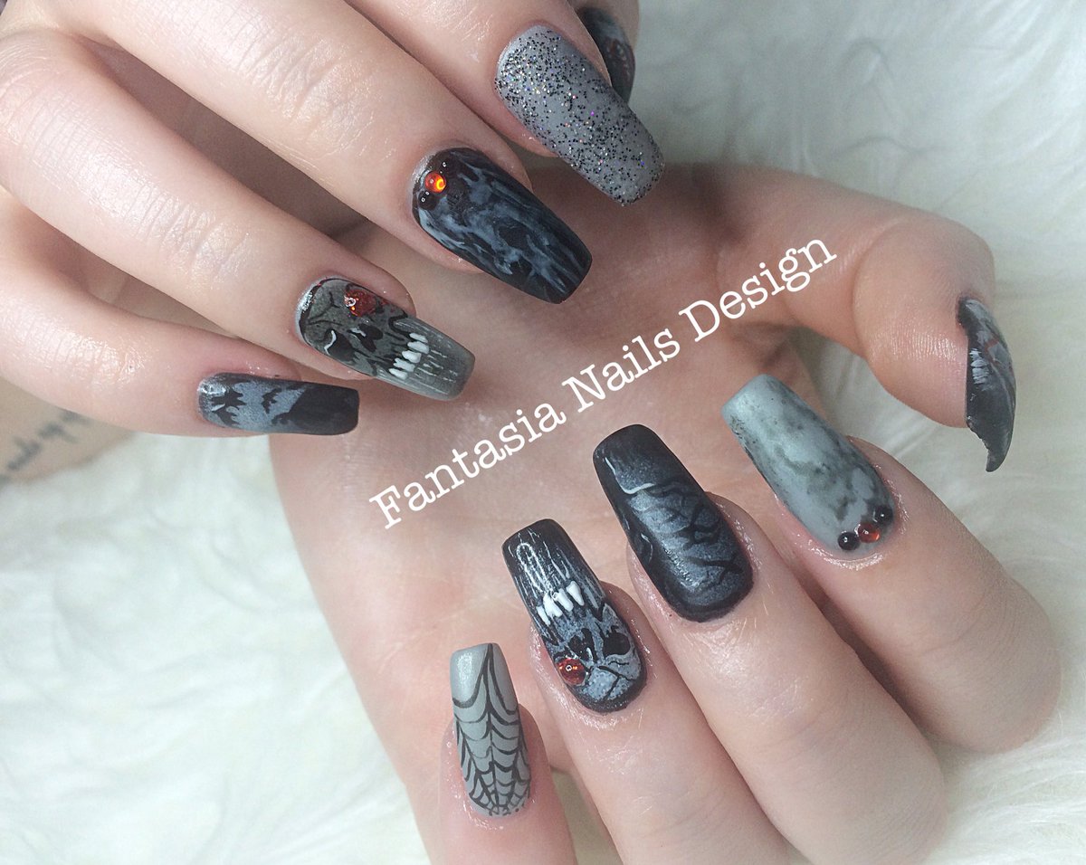 FantasiaNsD's tweet photo. Halloween ready #nailtech #gelnails #halloweennails #polypolish #manicure #sculs #mattefinish #liquidstones #torontonails #nailswag https://t.co/DQRY8TBHOZ