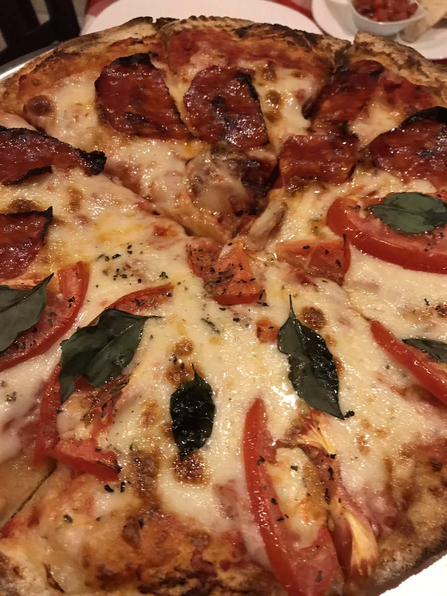 GiorellaRest's tweet photo. #FelizMiercoles #miercolesdepizza #pizza&amp;futbol #pizzadomicilio @NegociosNarvart  @ColNarvarte @RomaCondesa https://t.co/3htUuhHmWv
