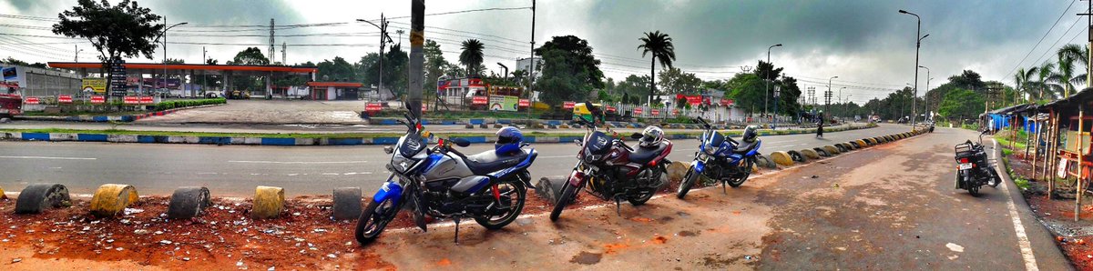 dragging_demons's tweet photo. #draggingdemons #picoftheday #photooftheday #honda_cb_shine125 #hero_ismart #honda_cb_shine125 #brk_fst_ride #lovetoride #india https://t.co/OzIhazxF3s