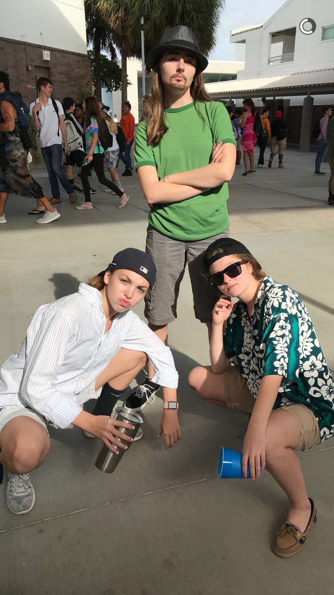 sarahrose_boyd's tweet photo. Always bout that grind 😝😝💯💯💯💯💦💦💦👆🏼👆🏼👆🏼🙌🏼🙌🏼 #dpspiritweek17 #seniorswitchday https://t.co/L4HYKiBX2b