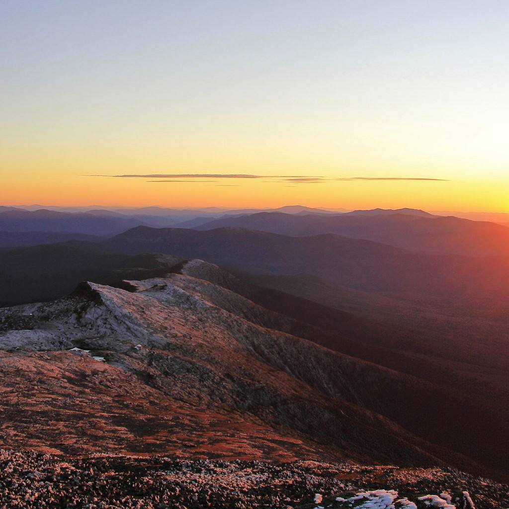 WXKnapper's tweet photo. The southern Presidential peaks lightly covered in rime at sunset Tuesday #nh #whitemountains #presidentialrange #mtmonroe #mtlafayette https://t.co/zvRmcIv0SN