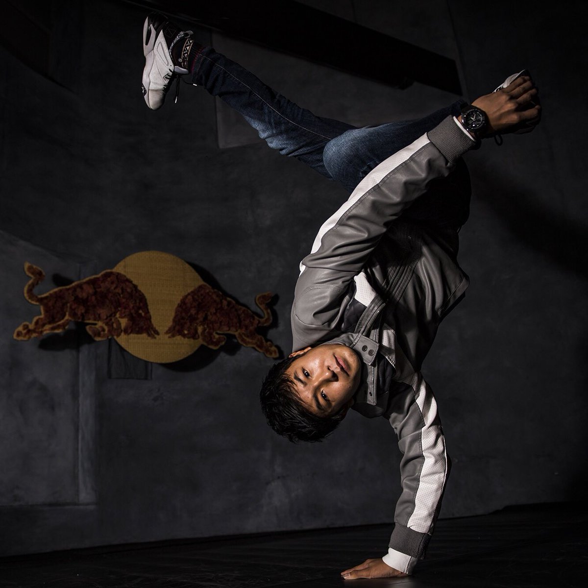 bboy_Shigekix's tweet photo. Red Bull BC ONE World Final coming soon！
.
📸by @Jason_Halayko 
.
#redbull #redbullbcone #bcone #bconeworldfinal #bboyshigekix https://t.co/wg7Ne0bJsv