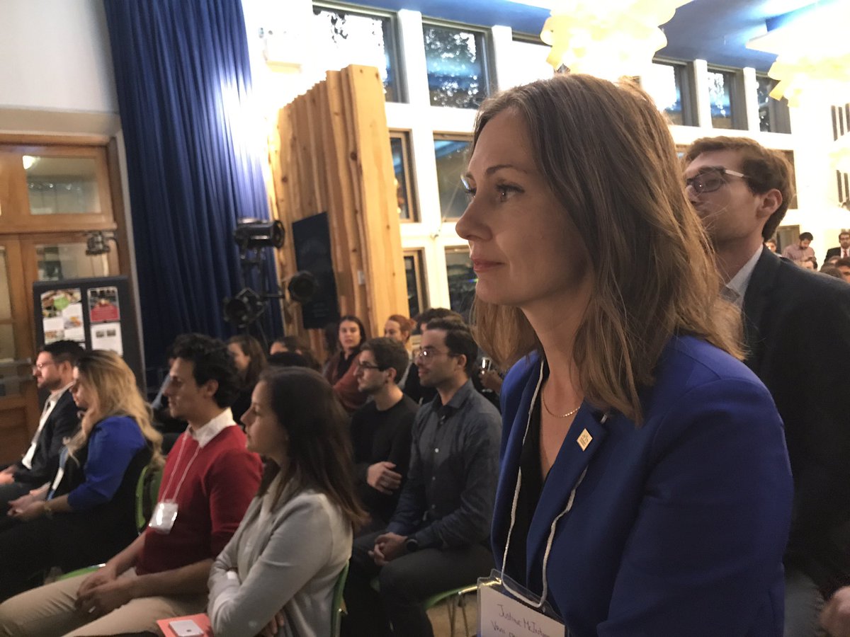 MaximeRiverin's tweet photo. Table ronde de la @forcejeunesse avec @JustineMTLMcI chef du @Vraichangement et candidate à la mairie de Pierrefonds https://t.co/CX0qSWP6vh