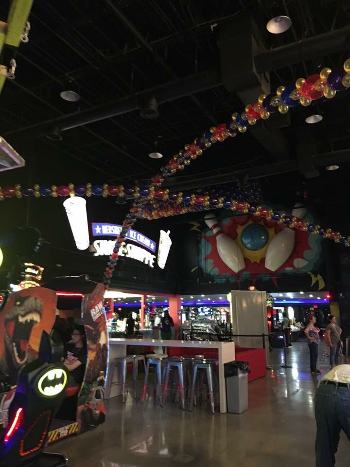 divinecakesetc's tweet photo. Xtreme Action Park #balloonarch #balloondrop #balloon #balloons #southflorida #Miami #FortLauderdale #WestPalmBeach #palmbeach #jupiter https://t.co/1vgN3bRAlZ