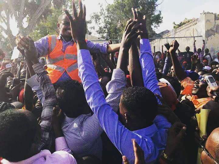 M_kaaliye's tweet photo. If we are the youth of our society we will support our leaders instead of security.
@ThabitMhd 
#NabadIyoNolol https://t.co/AcKMnWG4sQ