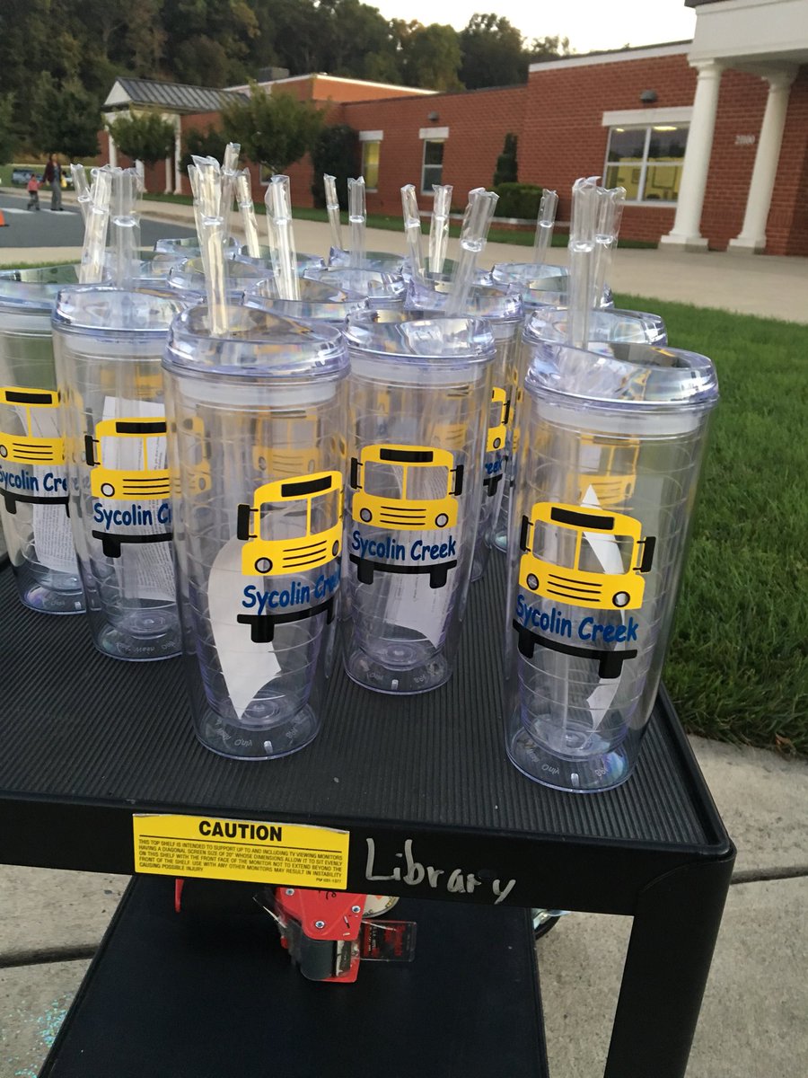 cjoneslcps's tweet photo. Amazing bus drivers and we thank them!  @Sycolin_Creek @kjnesn97 thanks for making the cups!  @khough70 thanks for helping! #LCPSBus2017 https://t.co/bxPUd63YXS