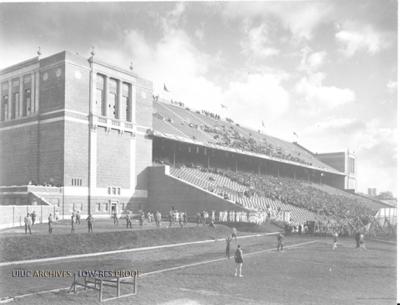 HistoryatIL's tweet photo. On this Day in U of I History, Memorial Stadium opens in 1923! I-L-L!
#IllinoisSesquicentennial #PlacingIllinois
Photo Source: @UIarchives https://t.co/Y5vHC1ND2l