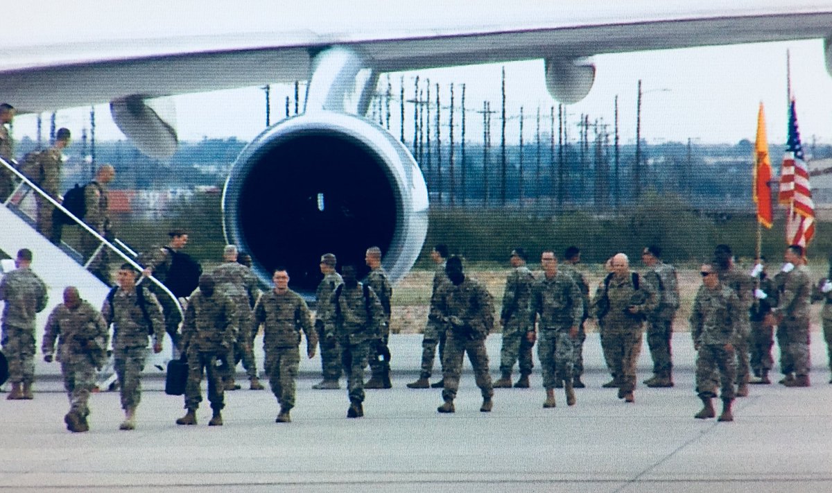 CBS4Photogs's tweet photo. The Soldiers of 1st Armored Div Combat Brigade Come Home https://t.co/CQft4Y3oDy